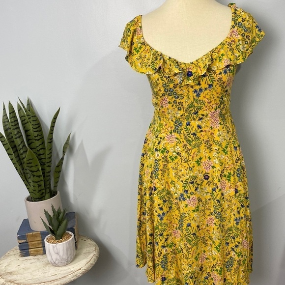 Old Navy Dresses & Skirts - NWT Old navy floral Cami dress size small